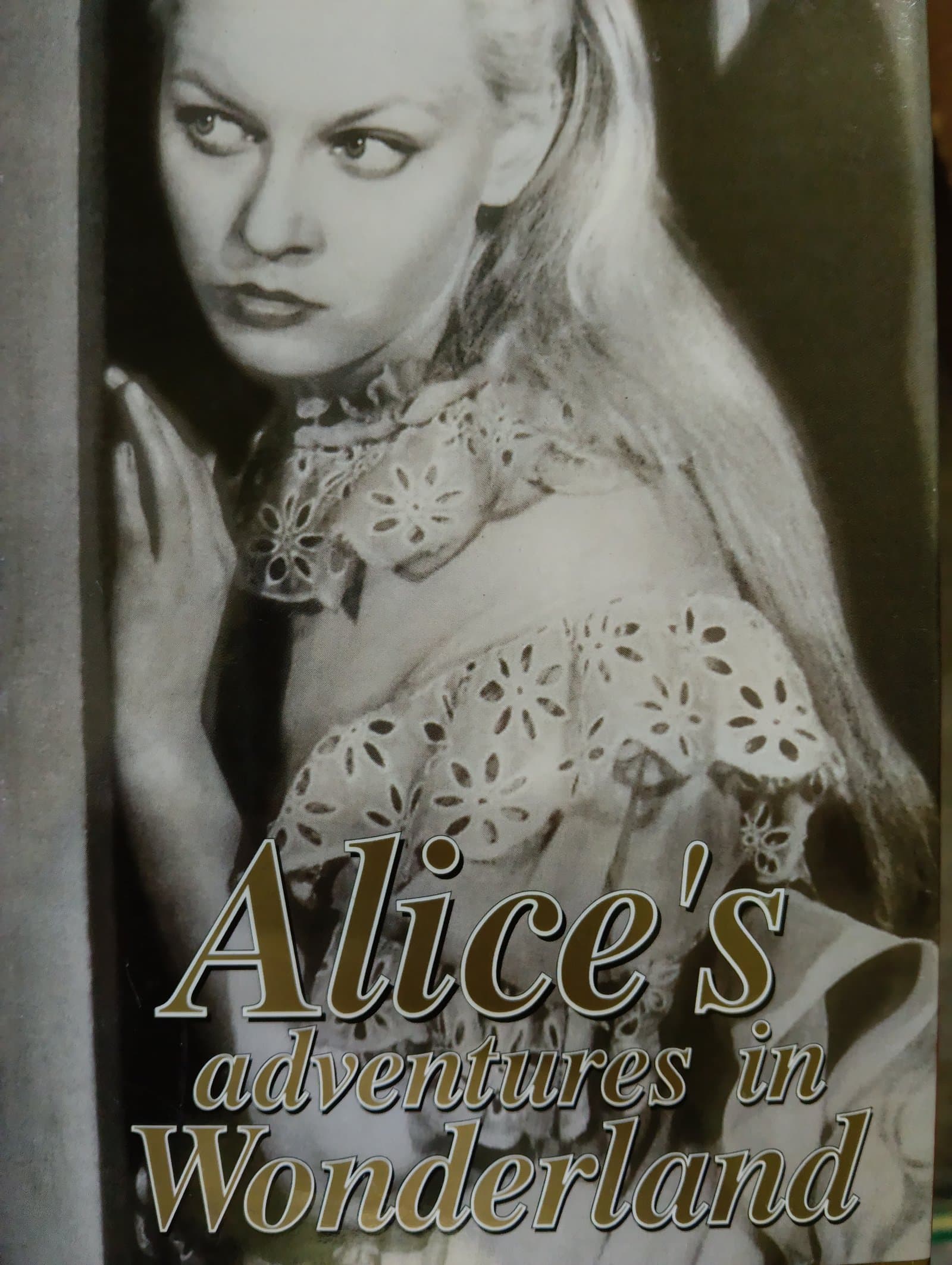 Cover of Alice adventure in Wonderland